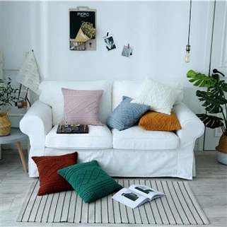 Housses de coussin tricotées